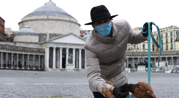 Coronavirus in Campania, mascherine obbligatorie da maggio: «Ma in vendita in tabaccheria a prezzi calmierati»