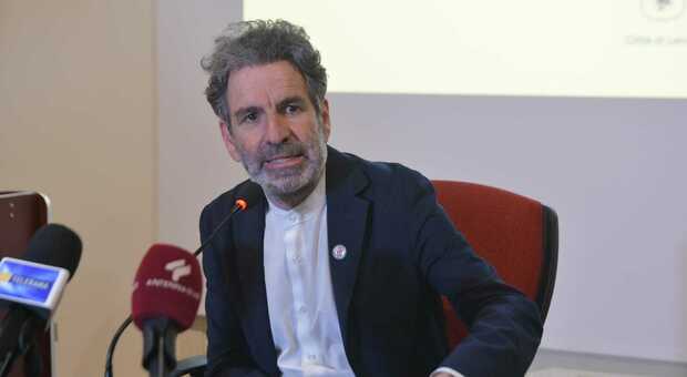 Il sindaco di Lecce Carlo Salvemini durante la conferenza stampa di fine mandato