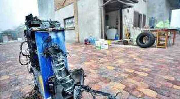 La casa incendiata a San Bellino e il televisore esploso (Max Sandri)