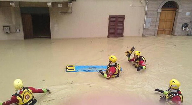Alluvione nelle Marche, due morti. Il premier Renzi chiama il governatore Spacca