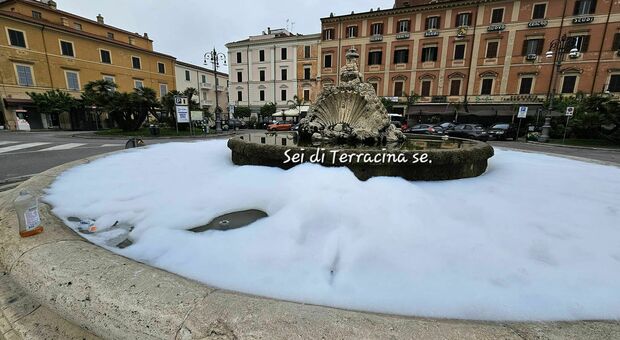 Fontana Piazza della Repubblica Terracina
