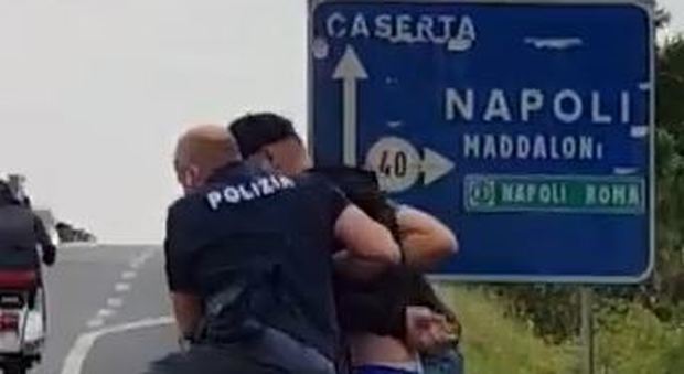 Topo d'auto arrestato a Caserta dopo la fuga nel fossato dell'autostrada