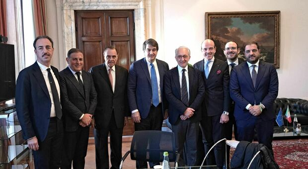 Mastella insieme al ministro Fitto e Anci Campania