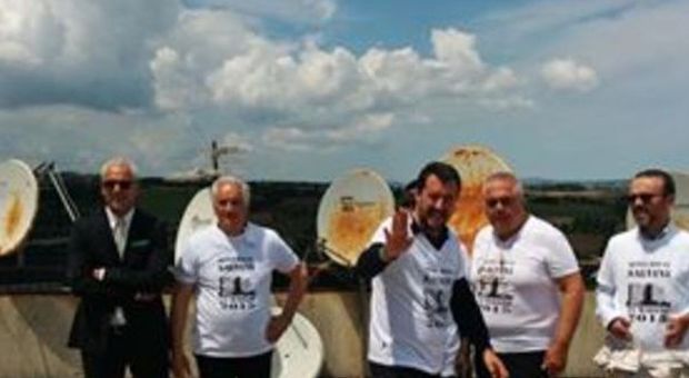 Porto Recanati, Salvini all'Hotel House Un incontro con i portieri del palazzo