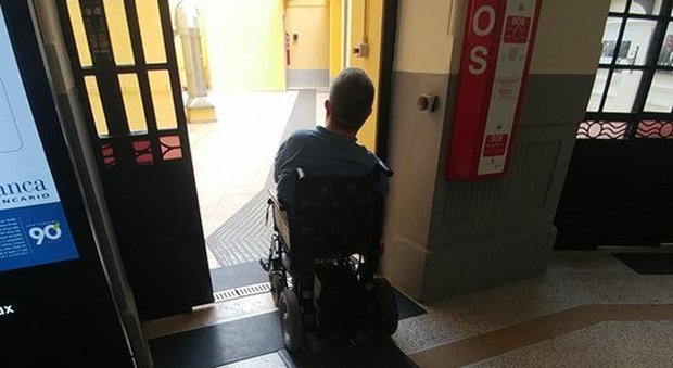 Napoli, la Funicolare centrale negata ai disabili: «Noi, dimenticati dall'Anm»