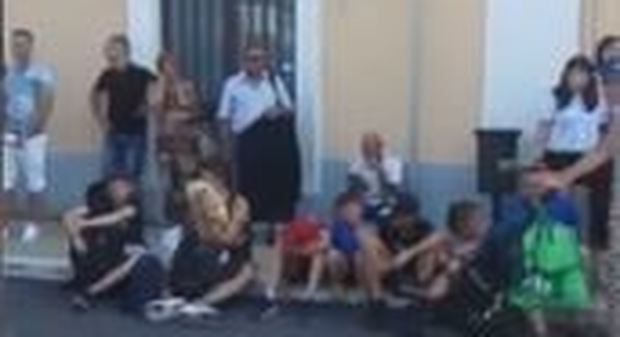 Treno bloccato per un guasto: 400 passeggeri per ore senza aria condizionata alle porte di Roma