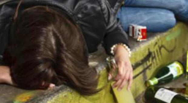 Beve troppo alla festa di Halloween: una 16enne finisce in coma etilico