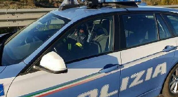 Rave illegale nelle campagne di Civita Castellana, partecipanti bloccati e identificati