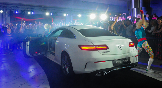 Nuova Stella, fari sulla notte: folla di vip alla presentazione del nuovo Mercedes coupé