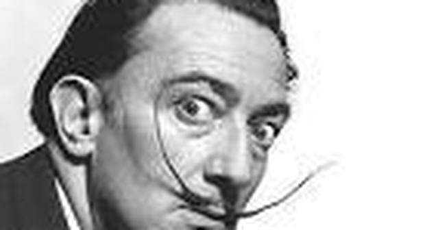 Salvador Dalí con i celebri abbi dalle 10 alle 10