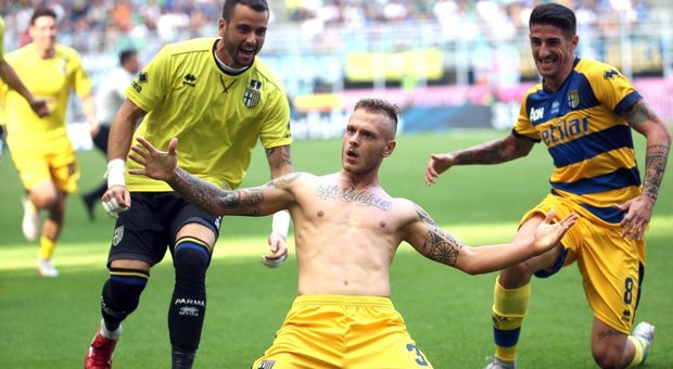 Sprofondo Inter, un'altra figuraccia: il Parma vince con l'ex Dimarco