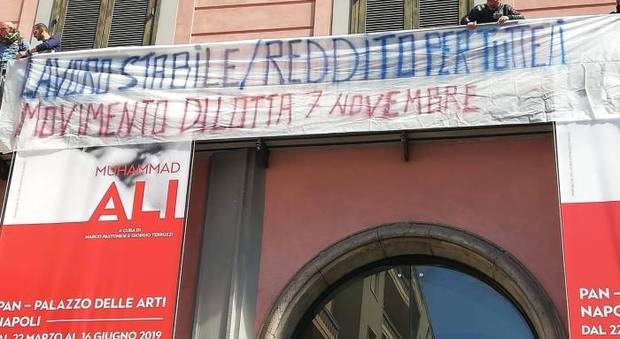 Napoli, tornano in piazza i disoccupati: occupato il Palazzo delle Arti