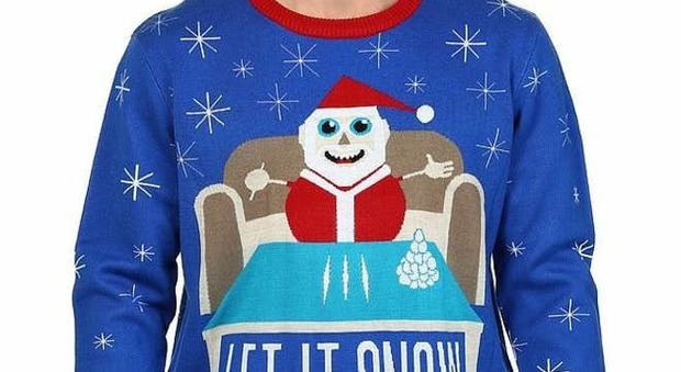 Babbo Natale sniffa cocaina, il maglione in vendita su Walmart scatena le polemiche