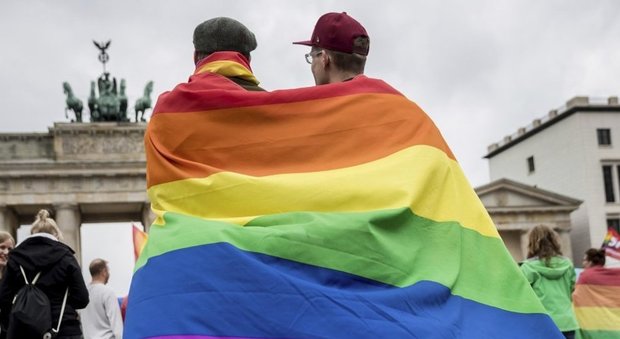 Germania, firmata la legge: i matrimoni gay sono realtà