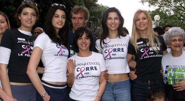 Una manifestazione contro il cancro al seno