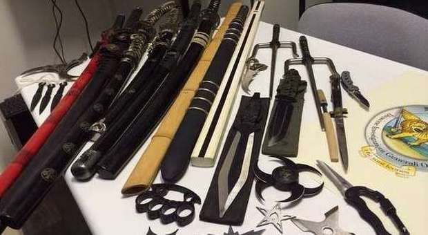 Le armi sequestrate ai giovani dalla Digos e dalla polizia di Venezia