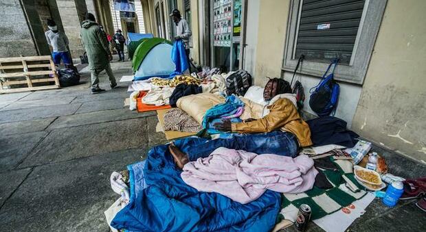 Napoli, camper che cura senzatetto multato per divieto di sosta