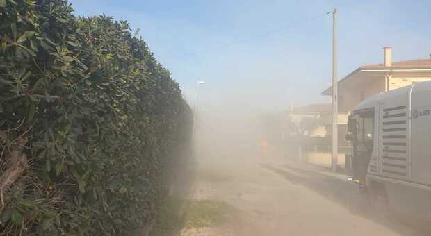 Via del Domenichino invasa dalla nebbia