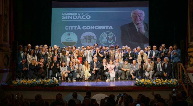 Urbino, per Gambini bagno di folla a teatro: «Sono orgoglioso di questa squadra»