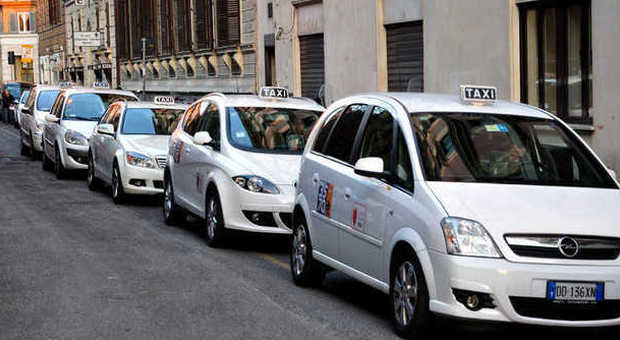 Roma, servizio taxi abusivo dedicato agli stranieri: denunciato un coreano