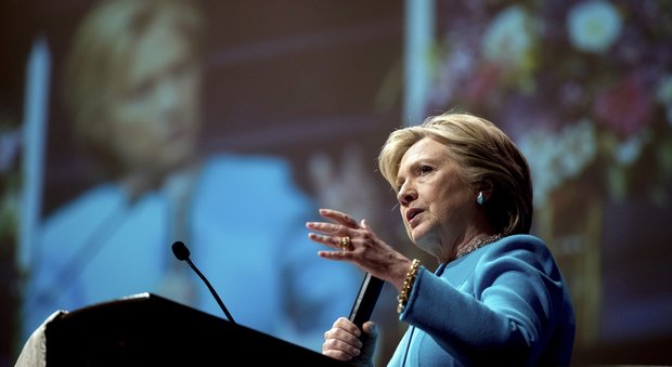 Fbi: Clinton non sarà incriminata Hillary avanti nei sondaggi