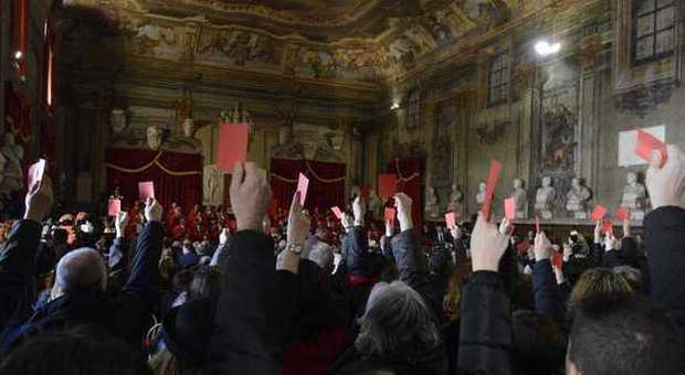 Napoli, inaugurazione anno giudiziario: protesta con i cartellini rossi | Foto