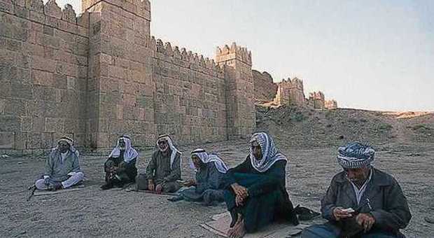 La furia dell'Isis distrugge le mura di Ninive