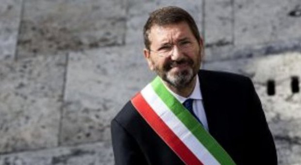 Spese Marino, il web insorge: su Twitter impazza l'hashtag che chiede le dimissioni del sindaco di Roma
