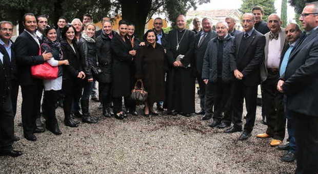 Le famiglie circensi con il vescovo di Pordenone (Pressphoto)