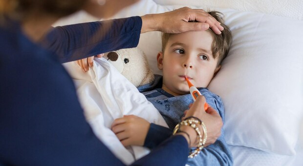 Scarlattina impennata dei casi, più del 70%. I pediatri: «Iniziano a scarseggiare gli antibiotici»