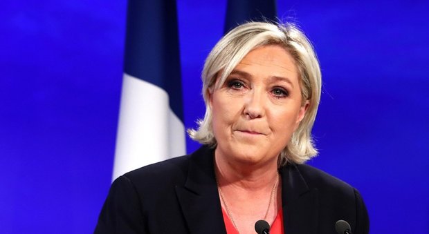 Francia, Marine Le Pen indagata per il caso assistenti europarlamento