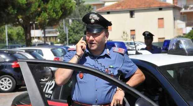 Monteprandone, litiga al bar si barrica in casa e aggredisce i carabinieri