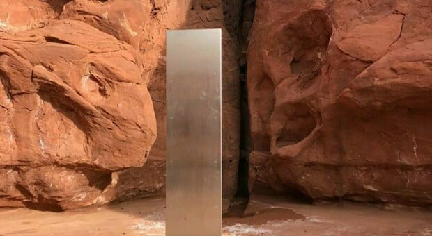 Opera d'arte o opera aliena? Misterioso monolite argentato trovato in un canyon americano