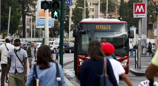 Roma, lunedì 12 luglio sciopero Atac di 24 ore: bus, tram e metro a rischio