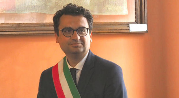 Il nuovo sindaco Francesco Rucco con la fascia tricolore