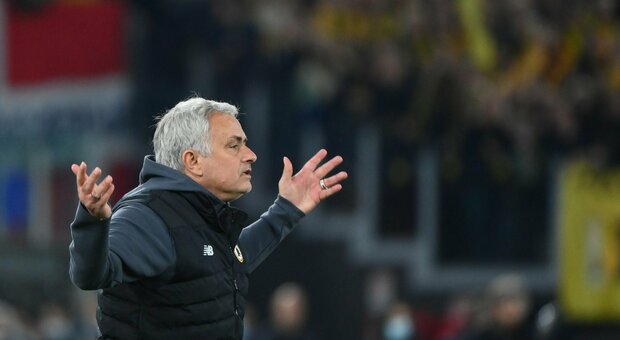 Roma, Mourinho: «Creiamo tanto, ma segniamo poco. Serve una rosa con due giocatori per ruolo»