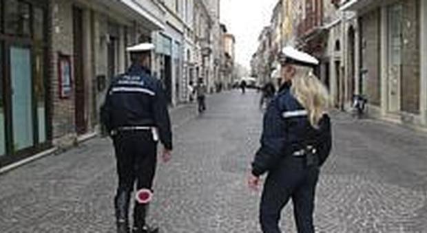 agenti della polizia municipale di Senigallia