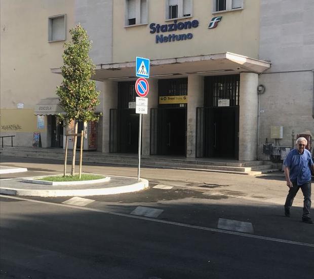 immagine Nettuno, giovane rom muore folgorato dai fili della rete elettrica (Foto Sciurba)