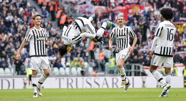 Juventus-Carpi 2-0, la 25esima nelle ultime 26 gare: sulla festa le firme di Hernanes e Zaza