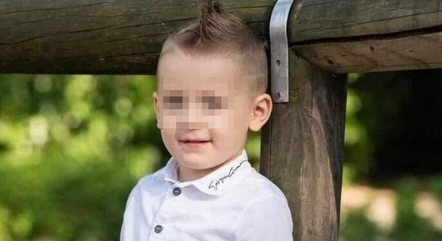 Il piccolo Mattia ha un malore in casa e muore dopo il ricovero, aveva compiuto da poco 8 anni: mistero sulle cause, disposta l'autopsia (foto Gazzettino)