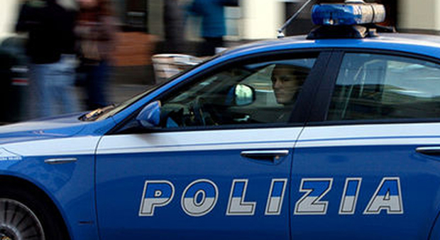 Napoli, terrore in casa: rapinatori puntano pistola alla tempia di un bimbo di 3 anni e fuggono con 25mila euro