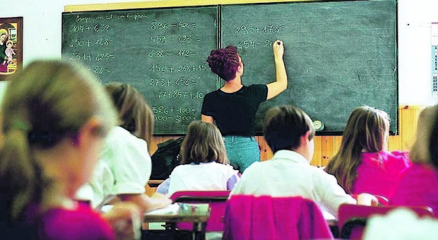 Mancano i maestri alle elementari: universitari in classe per fare le supplenze