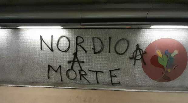 La scritta trovata nella metro di Napoli