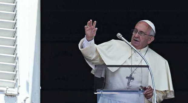 Papa Francesco: «Meno importanza alle preoccupazioni materiali, testimoniamo la solidarietà»