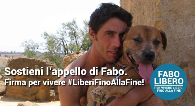 Dj Fabo morto in clinica in Svizzera. «Ha morso un pulsante, prima di morire ha scherzato»