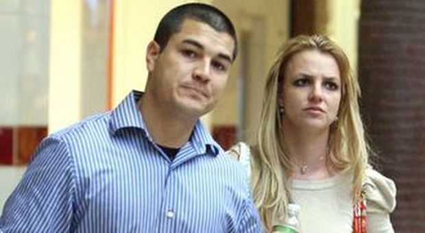 Britney Spears pagò per il silenzio del bodyguard che l'accusava: «Si metteva nuda davanti a me»