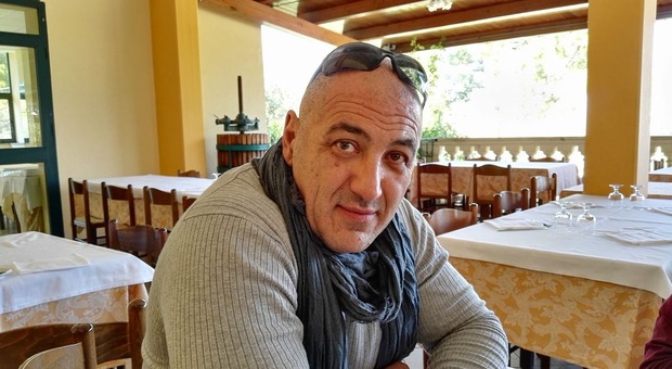 La vittima Diego Di Gaetano Sant'Omero, si schianta contro auto: muore motociclista