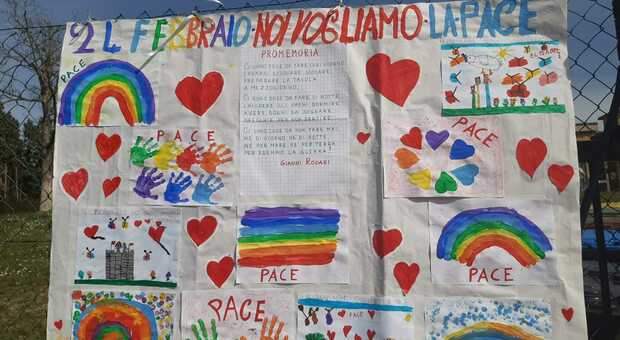 Avigliano e Montecastrilli, i bambini delle scuole dicono "no alla guerra". Disegni e messaggi sotto la bandiera della pace.