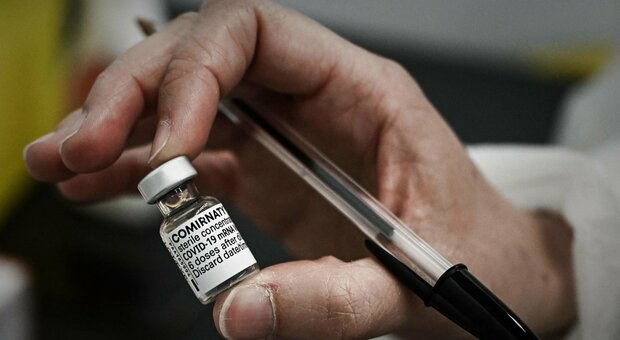 Vaccini in Campania, arrivano 148.000 dosi di Pfizer