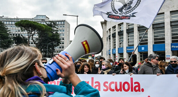 immagine Sciopero scuola, la manifestazione di studenti ed operatori scolastici a Roma
 